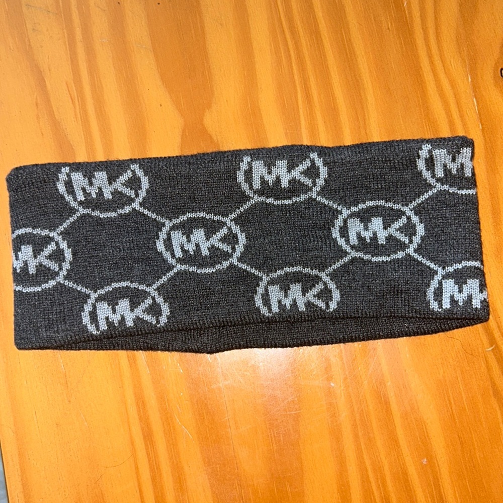 Michael Korrs winter ear band